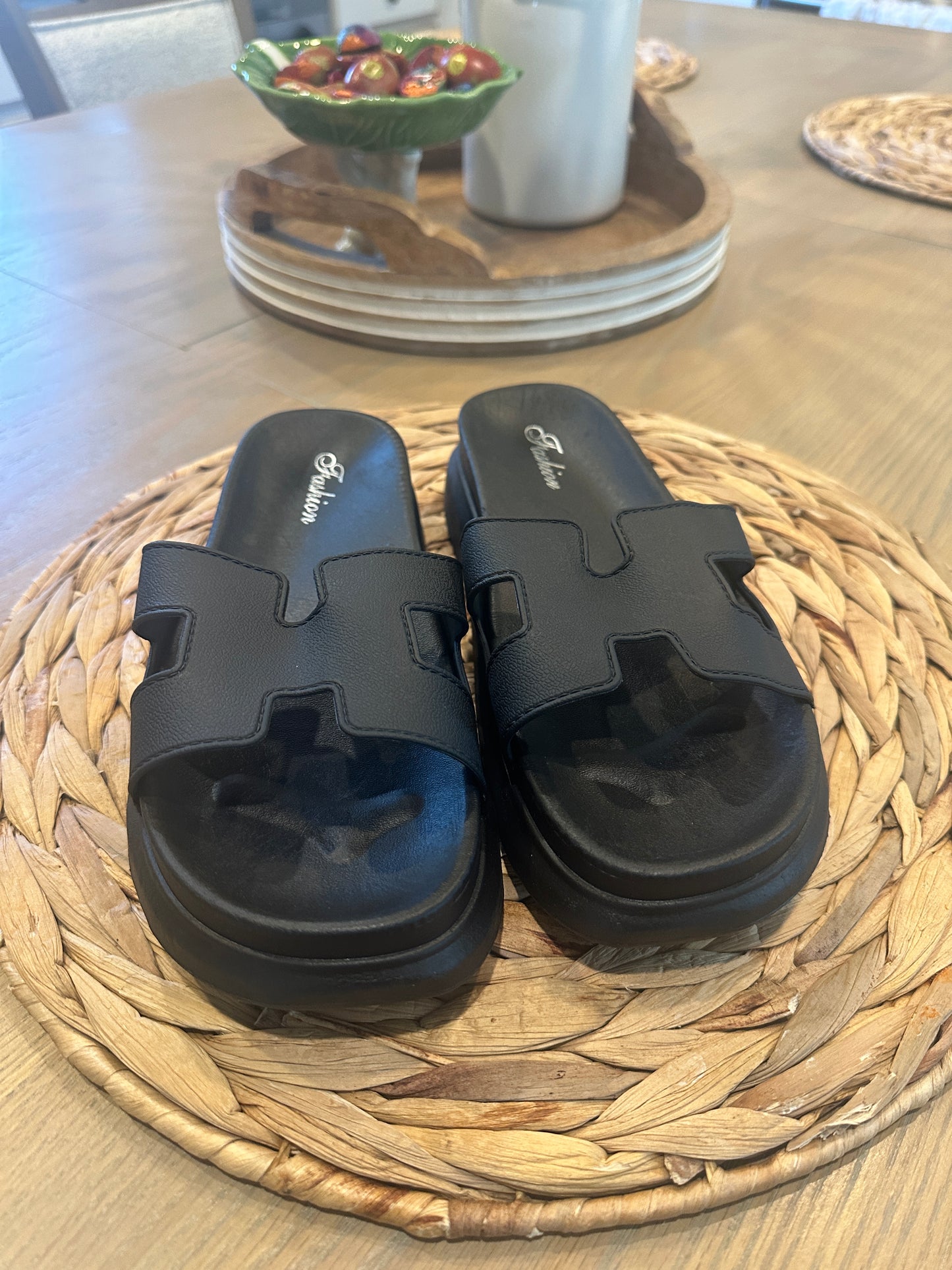 Cutout Slide Sandals - Black